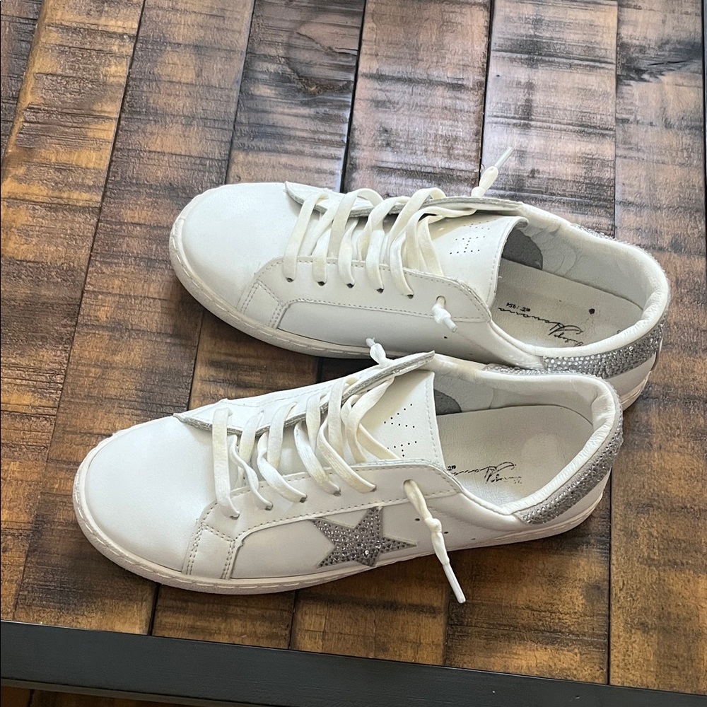 Vintage Havana White and Silver Athletic Shoes